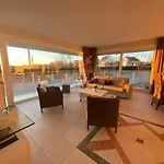 Apartment Seadream: Modern Beachside Retreat With Terrace Views *