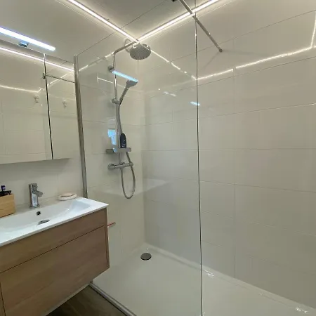 Seadream: Modern Beachside Retreat With Terrace Views Apartment *