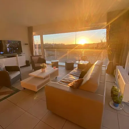 Apartment Seadream: Modern Beachside Retreat With Terrace Views *