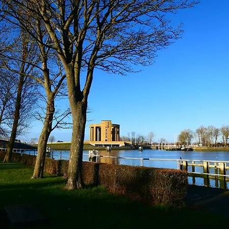 Sunnyside-of-thesea - Stunning View On Nature, Big Terraces Around - 150 M From Sea, Beach, Stores, Restaurants & Bars - With Parking Appartement Nieuwpoort