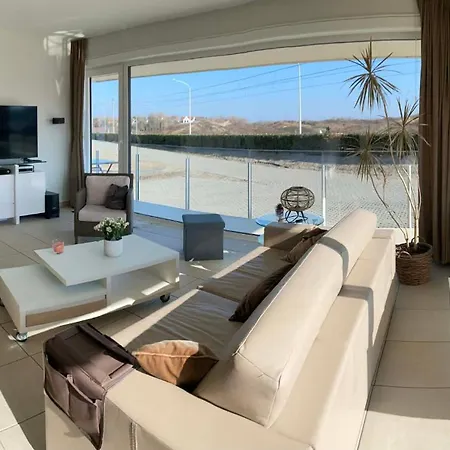 Seadream: Modern Beachside Retreat With Terrace Views